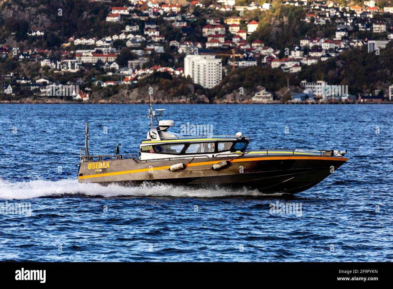 Embarcation spéciale d'Osedax, MS Solvik à Byfjorden, à l'extérieur du port de Bergen, en Norvège. Banque D'Images