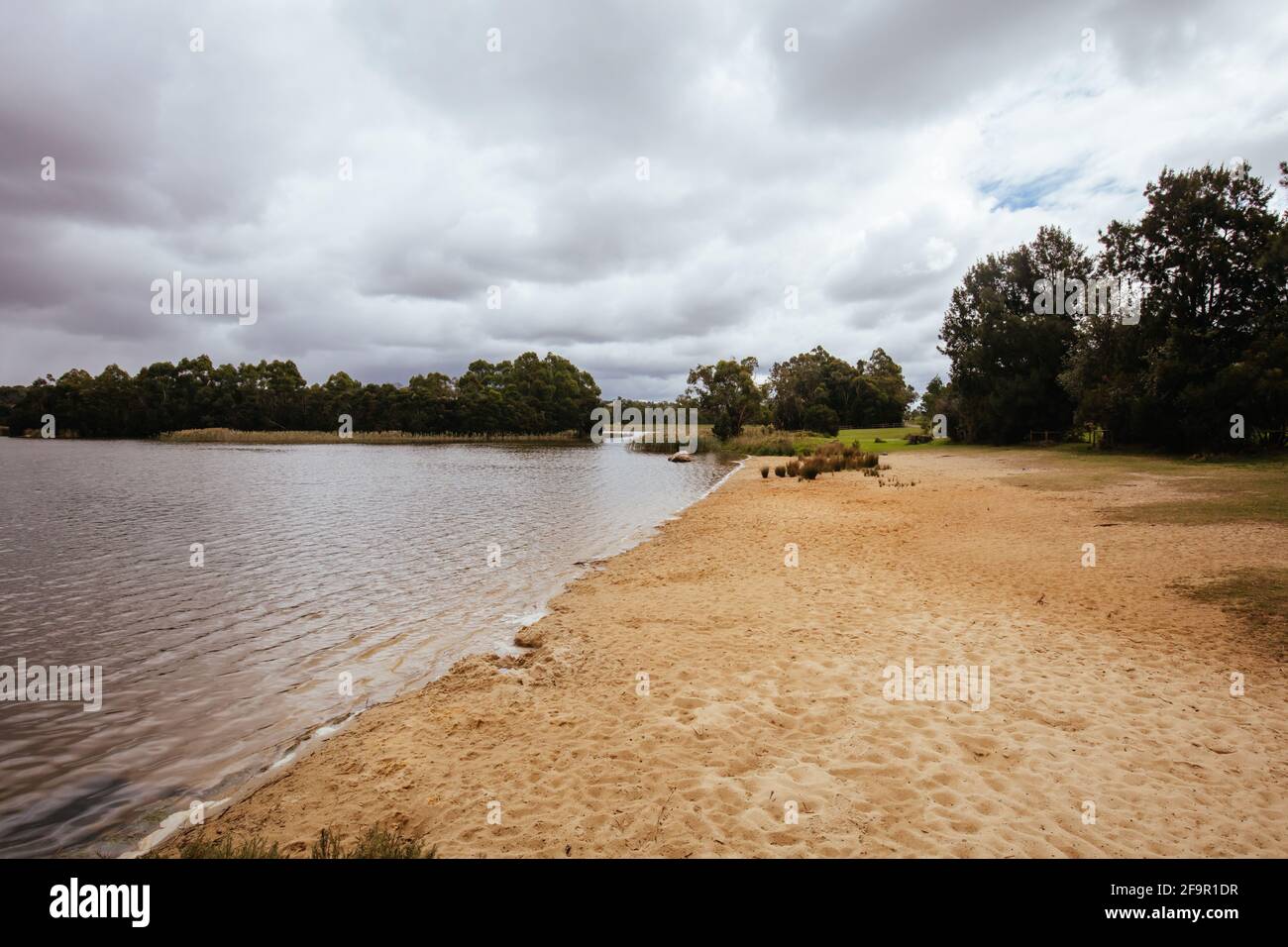 Lilydale Lake et terrain de jeu en Australie Banque D'Images