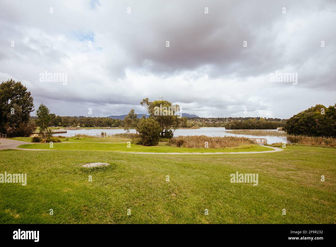 Lilydale Lake et terrain de jeu en Australie Banque D'Images