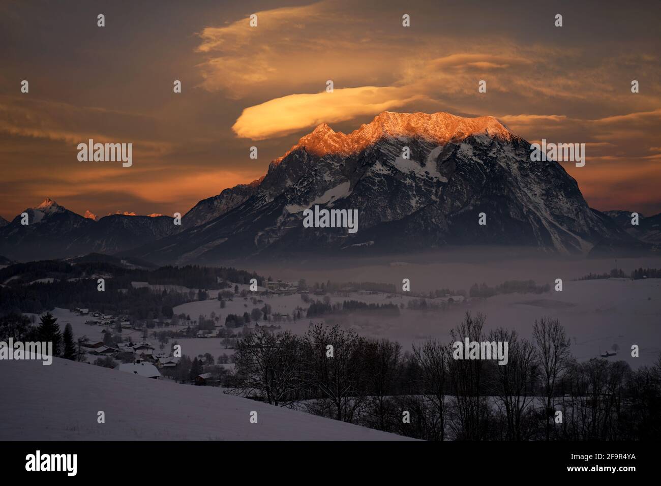 Grimming - chaîne de montagnes isolée entre l'Ennstal et l'Hinterbergertal en haute-Styrie en Autriche. Banque D'Images