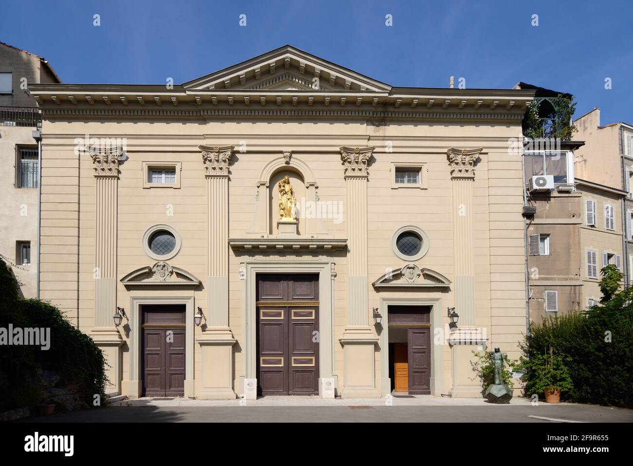 Façade néoclassique de la 'Nouvelle' Eglise (1824-1826) de l'Eglise Ou Eglise notre-Dame-des-Accoules Accoules Marseille Provence France Banque D'Images