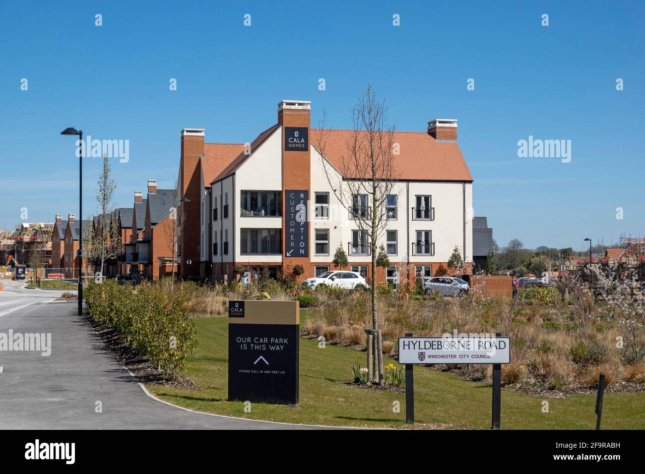 Winchester, Hampshire, Angleterre, Royaume-Uni. 2021. Nouveau logement au nord de Winchester avec certains en construction. Banque D'Images