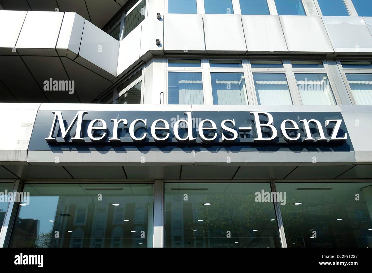 Mercedes showroom berlin Banque de photographies et d’images à haute résolution Alamy