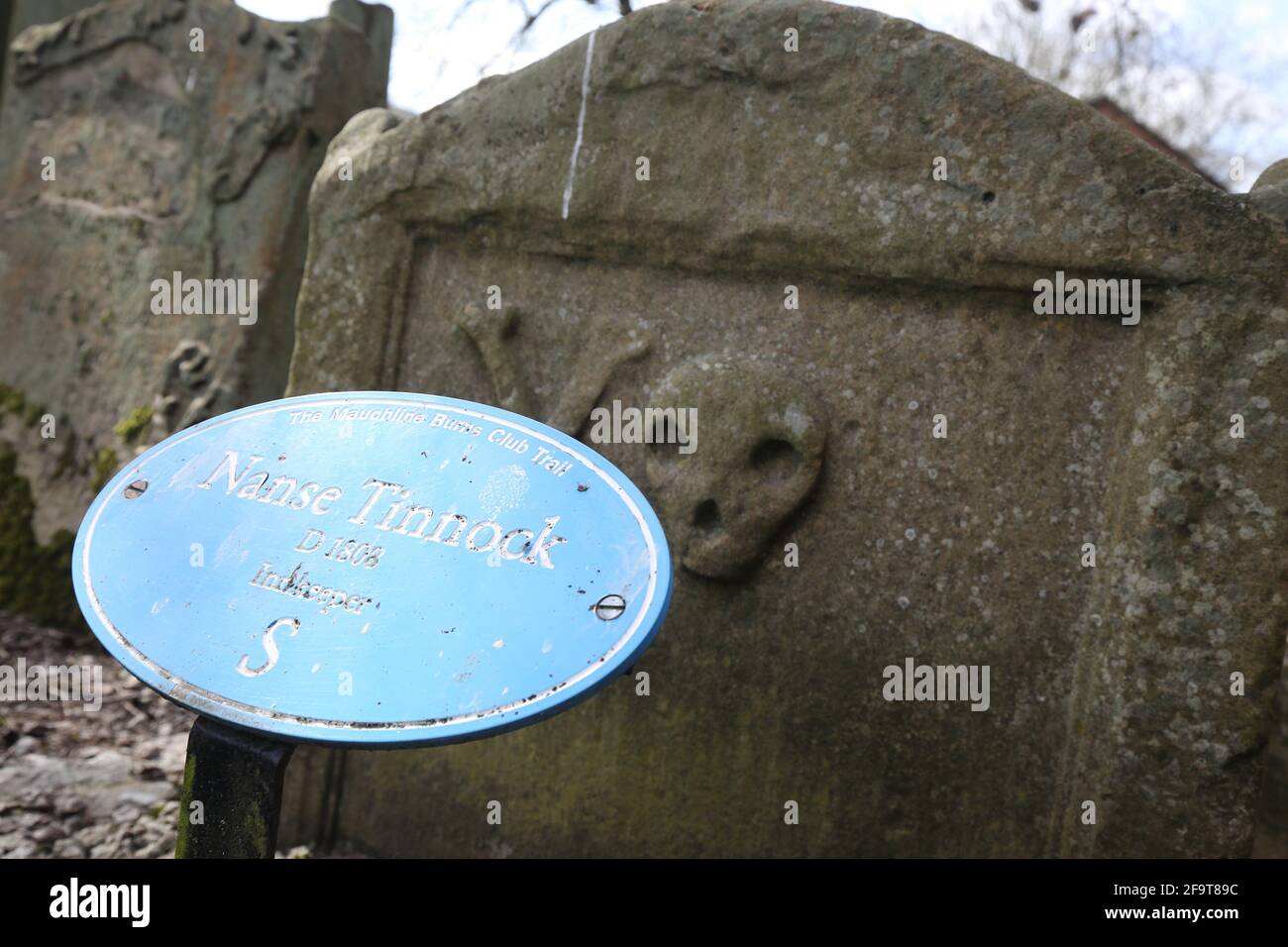 Ecosse, Ayrshire, Mauchline Church, cimetière, 16 avril 2021. Tombes marquées avec connexions à Robert Burns Banque D'Images