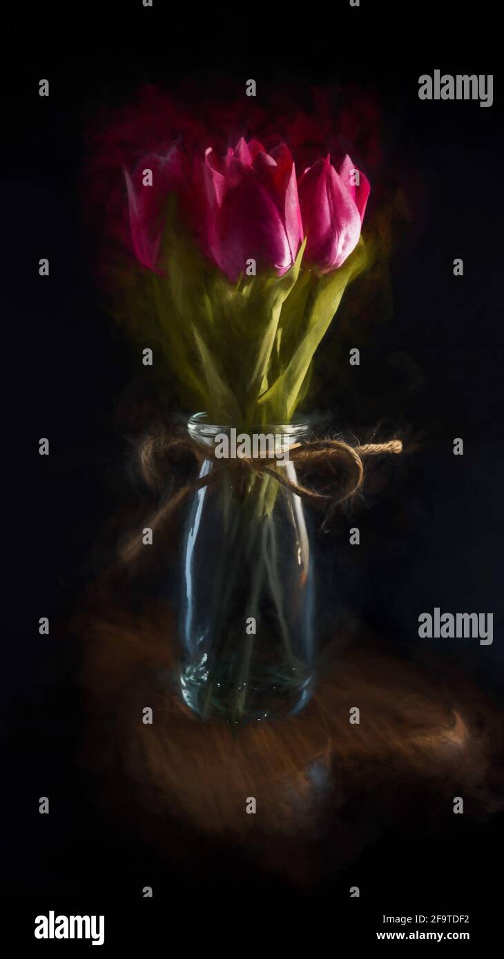 Peinture numérique d'un bouquet de fleurs de tulipe rose dans une bouteille en verre isolée sur fond noir. Banque D'Images