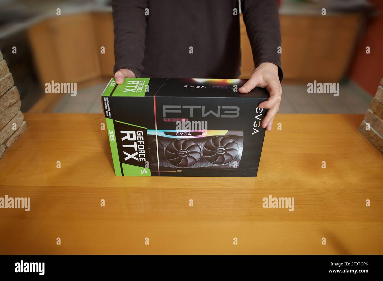 Acheter EVGA GeForce RTX 3090 Nvidia GPU dans une boutique Banque D'Images