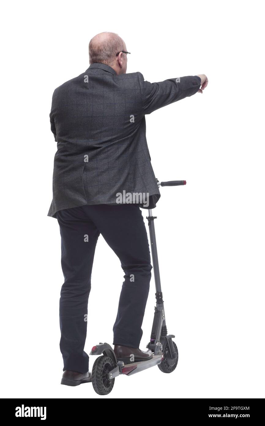 vue arrière . Homme mature partant sur un scooter électrique Banque D'Images