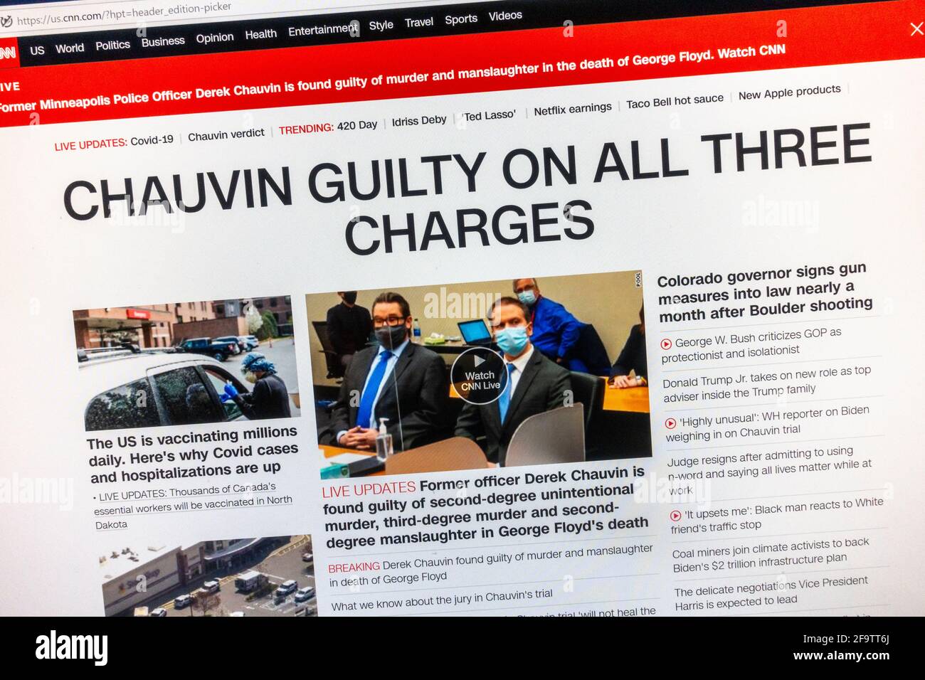 "Chauvin coupable de trois chefs d'accusation" titre: Réaction à la condamnation de Derek Chauvin pour meurtre de George Floyd sur le site web de CNN, le 20 avril 2021. Banque D'Images