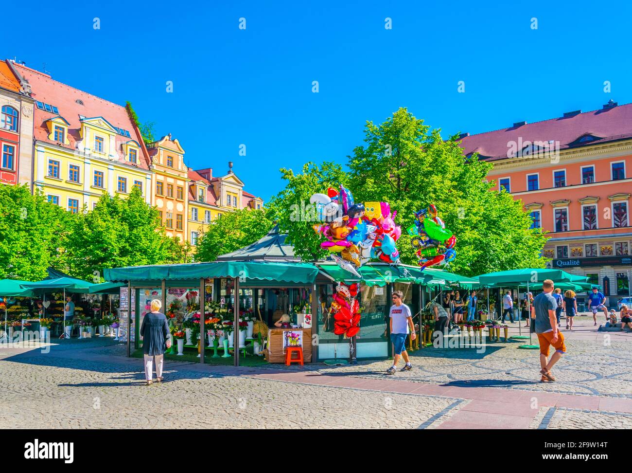 WROCLAW, POLOGNE, 28 MAI 2017 : maisons colorées sur la place Plac Solny, dans le centre de Wroclaw, Pologne Banque D'Images