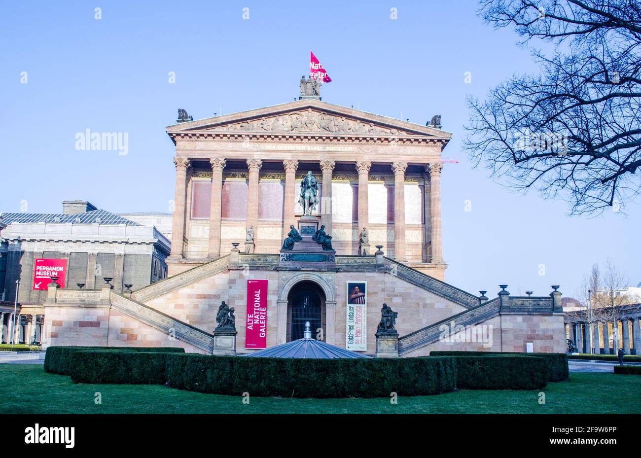 BERLIN, ALLEMAGNE, 12 MARS 2015 : vue sur le célèbre pergamonmuseum situé sur l'île des musées à berlin. Banque D'Images