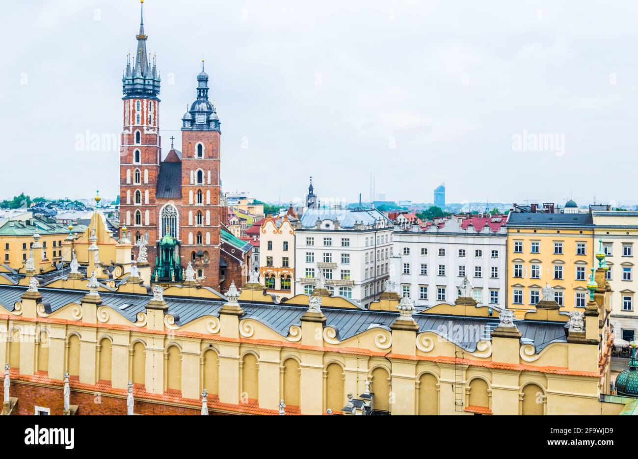CRACOVIE, POLOGNE, le 11 AOÛT 2016 : vue aérienne de l'église de Sainte Marie dans la ville polonaise de Cracovie/Cracovie. Banque D'Images