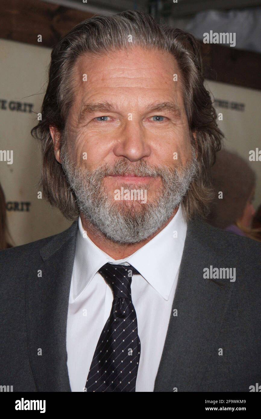 Jeff Bridges assiste à la première de Paramount Pictures 'True Grit' au Ziegfeld Theatre de New York le 14 décembre 2010. Crédit photo : Henry McGee/MediaPunch Banque D'Images