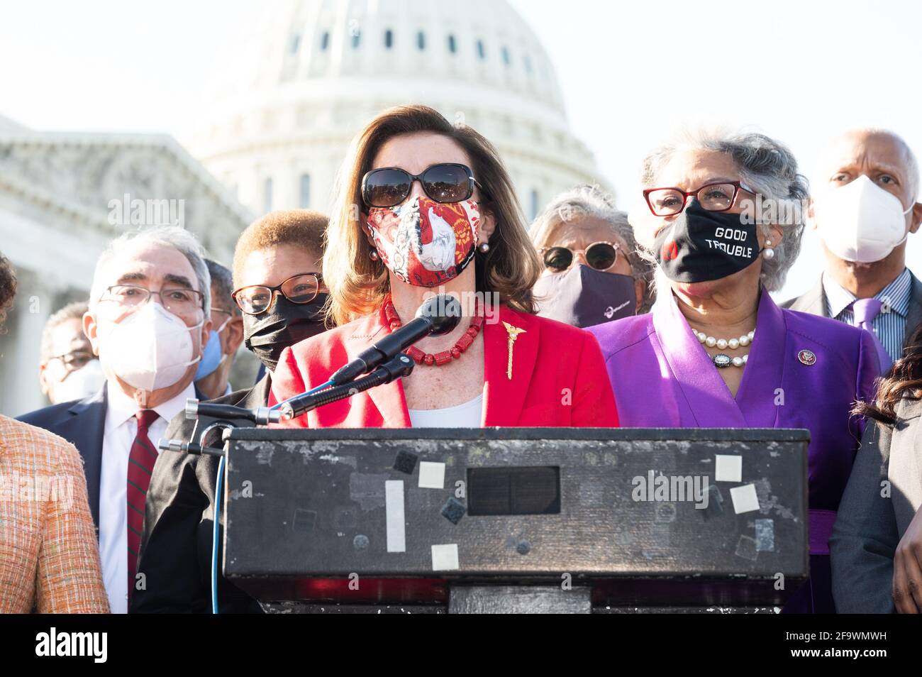Washington, États-Unis. 20 avril 2021. La Présidente de la Chambre Nancy Pelosi (D-CA) parle lors d'une conférence de presse du verdict rendu dans le procès de Derek Chauvin. Crédit : SOPA Images Limited/Alamy Live News Banque D'Images