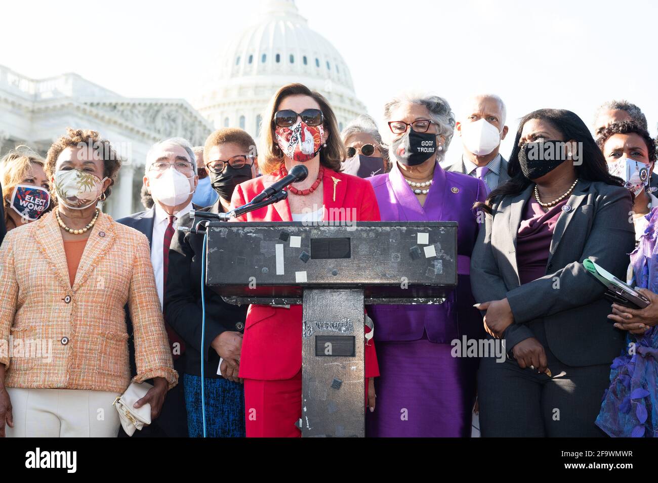 Washington, États-Unis. 20 avril 2021. La Présidente de la Chambre Nancy Pelosi (D-CA) parle lors d'une conférence de presse du verdict rendu dans le procès de Derek Chauvin. Crédit : SOPA Images Limited/Alamy Live News Banque D'Images