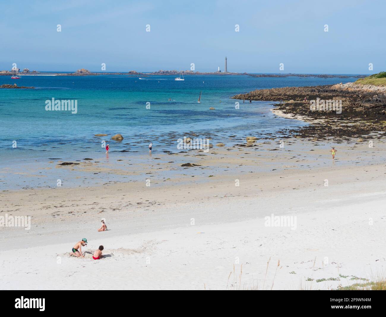 Plage de sable blanc, presqu'île Sainte Marguerite, Landéda, Nord du