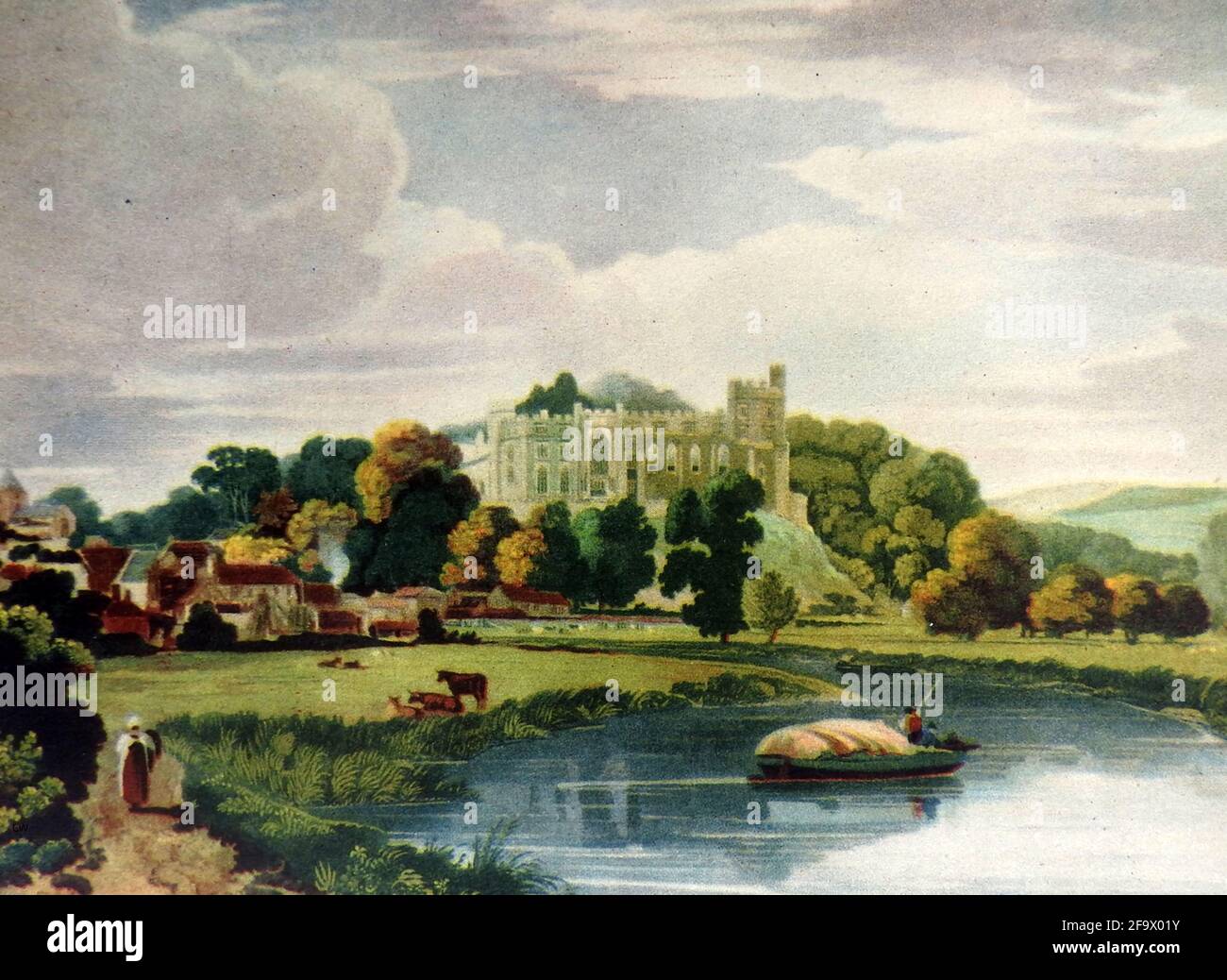 Un vieux c1800 de couleur vue sur le château d'Arundel, West Sussex (South Downs), Angleterre, montrant une scène pastorale tranquille près d'Arundel avec un bateau traversant la rivière Arun dans une petite barge de marchandises commerciales. Le nom d'Arundel a son basisin de l'ancien anglais - Harhunedell, 'vallée du chien de chasse' Banque D'Images