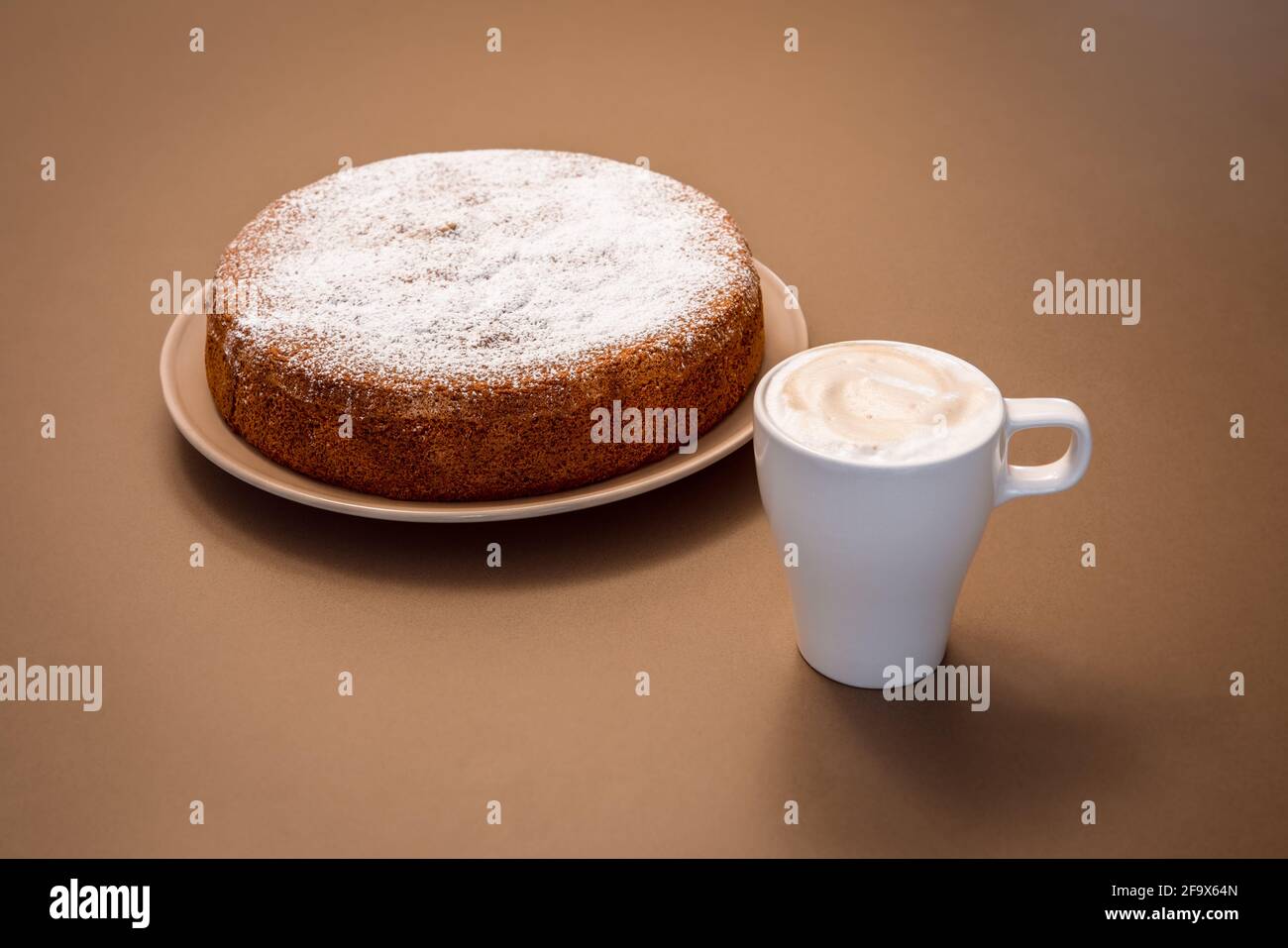 Gâteau romain antique à base d'amandes et de pain sec (Antica torta alle mandorle e pane) Banque D'Images