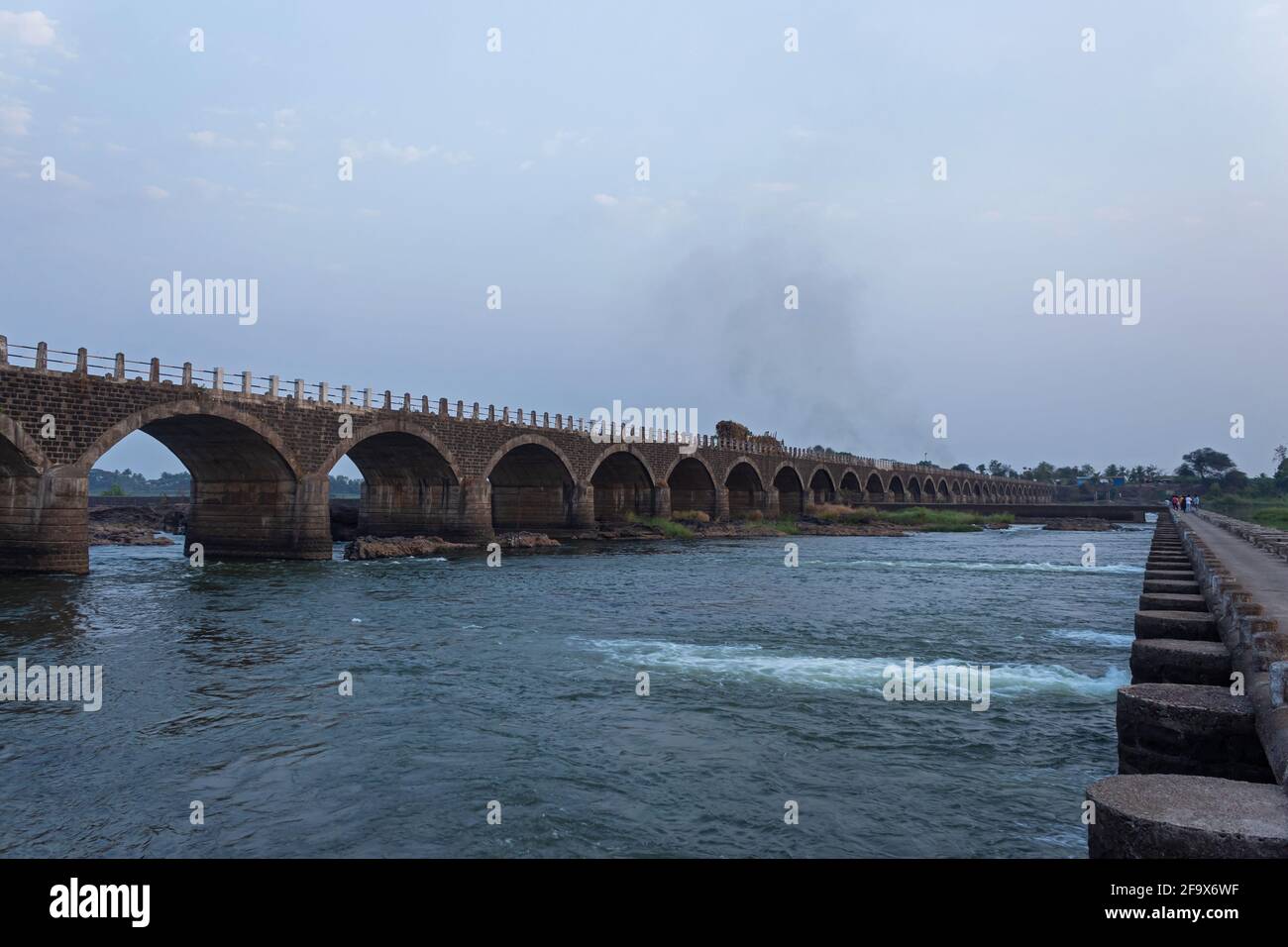 Vieux pont Ramling Bet, Bahe, Sangli, Maharashtra, Inde. Banque D'Images