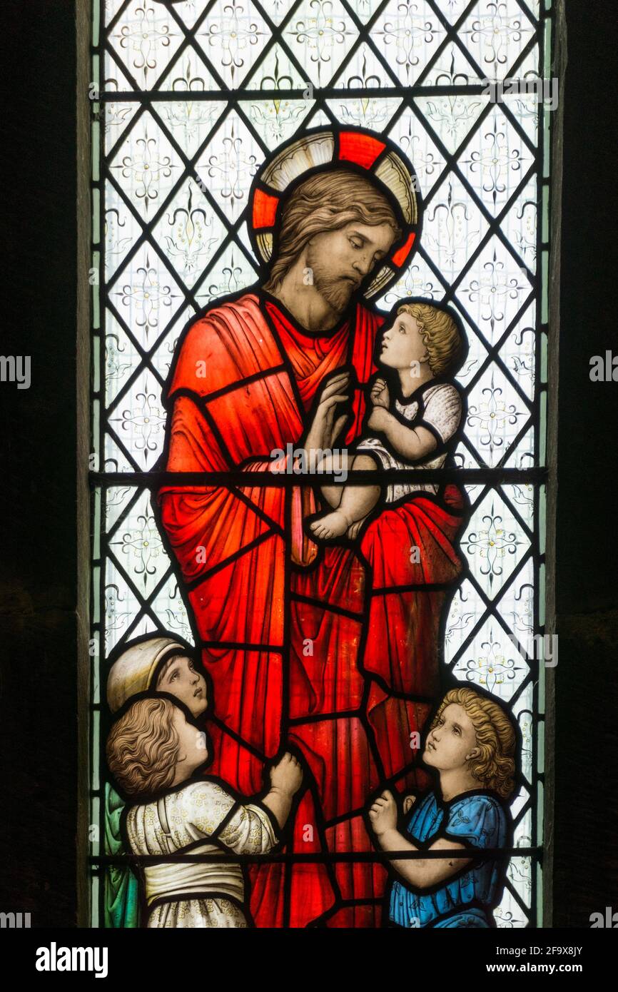 Vitraux représentant une scène biblique dans l'église paroissiale anglicane St Nicholas, Burton, Wirral, Royaume-Uni Banque D'Images