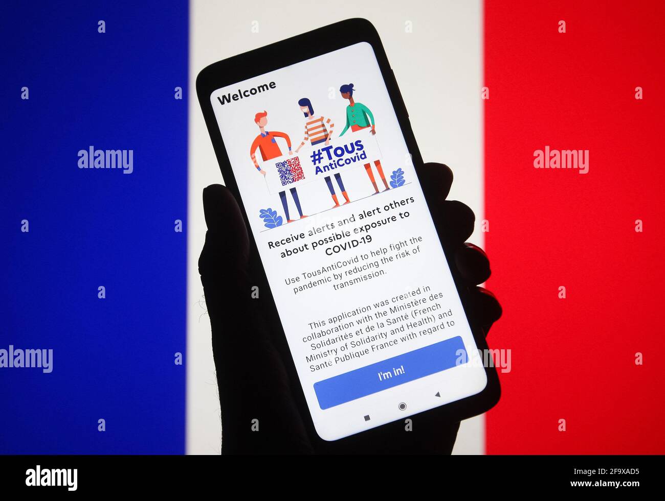 Sur cette photo, une application TousAntiCovid est visible ...
