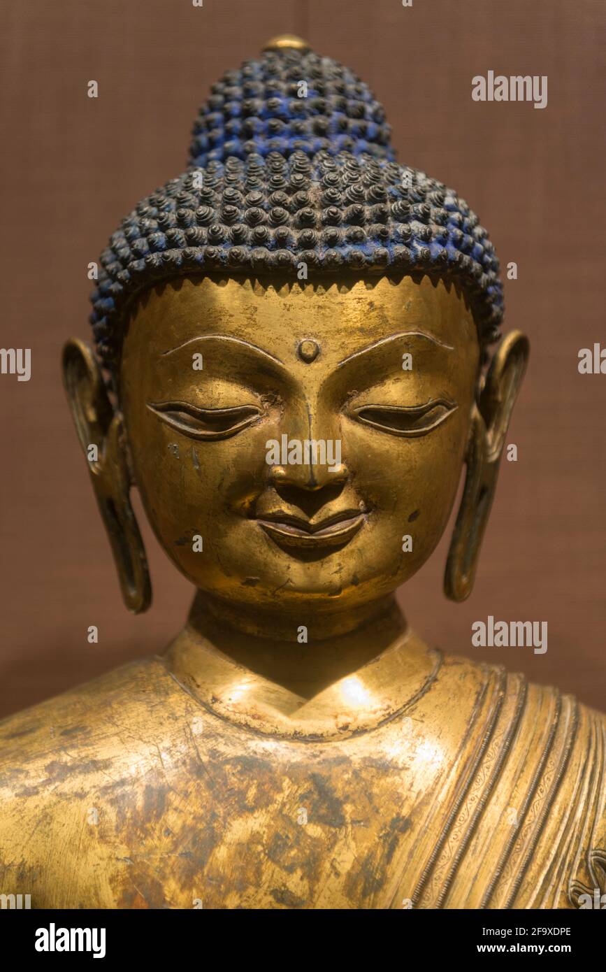 Statue de Bouddha doré de Sakyamuni, dynastie Yuan (1271-1368). Musée de la capitale à Beijing, Chine. Banque D'Images