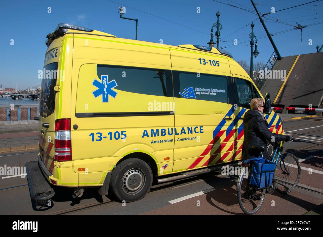 Ambulance à Amsterdam, pays-Bas 25-3-2020 Banque D'Images