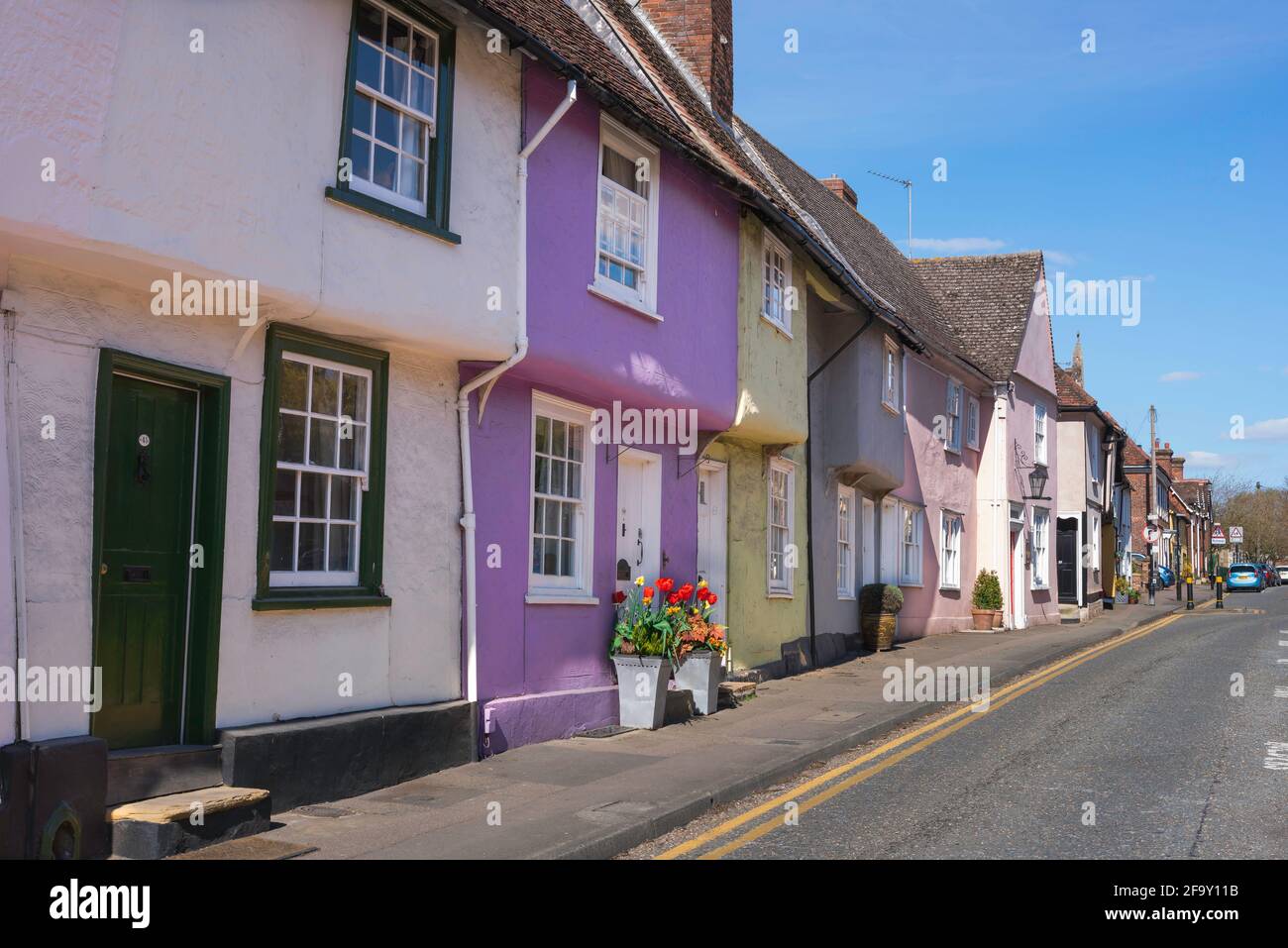 Castle Street Saffron Walden, vue sur les maisons médiévales anciennes et colorées typiques de Castle Street dans la ville de Saffron Walden, Angleterre, Royaume-Uni, dans l'Essex. Banque D'Images