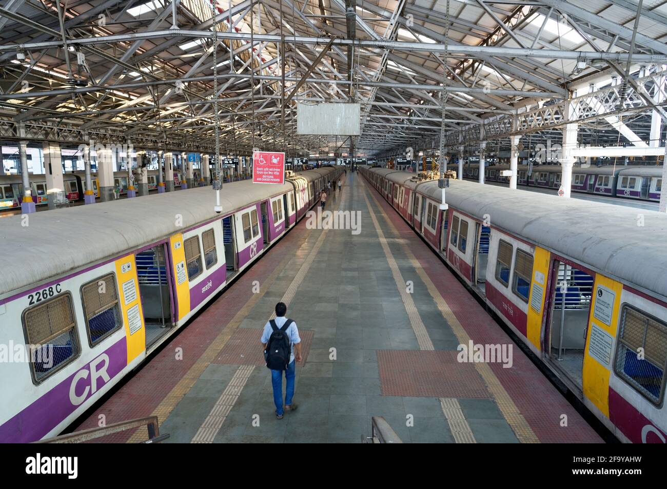 La station Chhatrapati Shivaji Maharaj Terminus CSMT (VT) déserte en raison de la deuxième écluse à Mumbai pour contrôler la pandémie de Corona. Banque D'Images