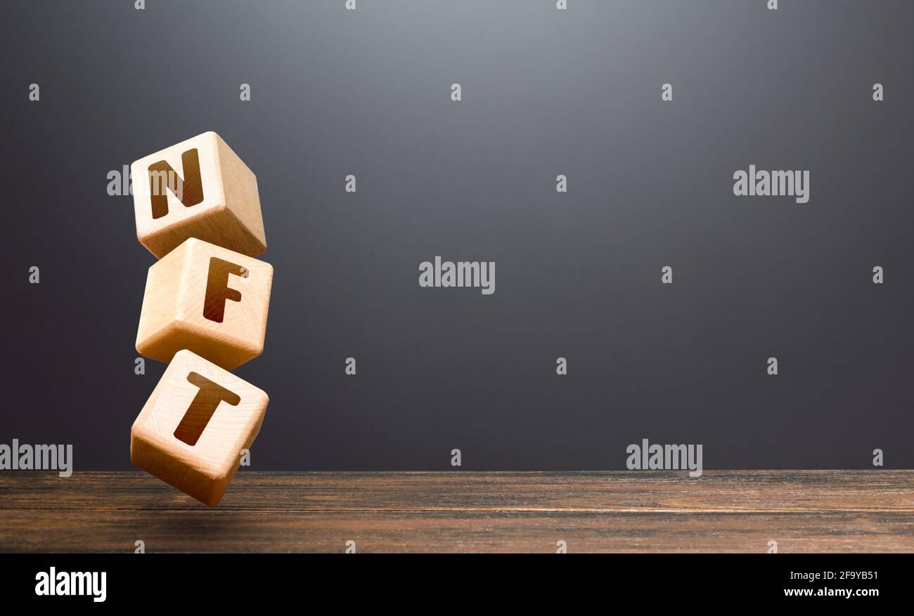 Blocs NFT. Jeton non fongible NFT. Vendre des actifs d'art numérique aux enchères sur Internet. Monétisation, investissement dans les jetons cryptographiques. Vente de copyrig Banque D'Images