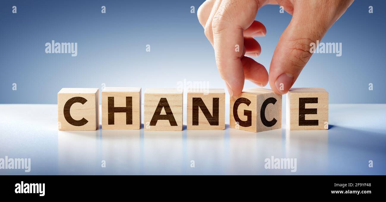 Changement et chance - concept de stratégie d'entreprise - texte activé Blocs de bois Banque D'Images