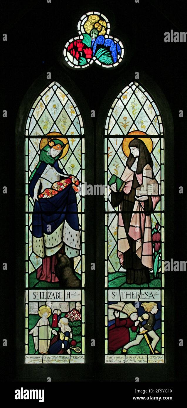 Vitraux conçus par Eleanor Fortescue Brickdale représentant SS Elizabeth & Teresa, église St Etheldreda, West, Quantoxhead, Somerset, Ang Banque D'Images