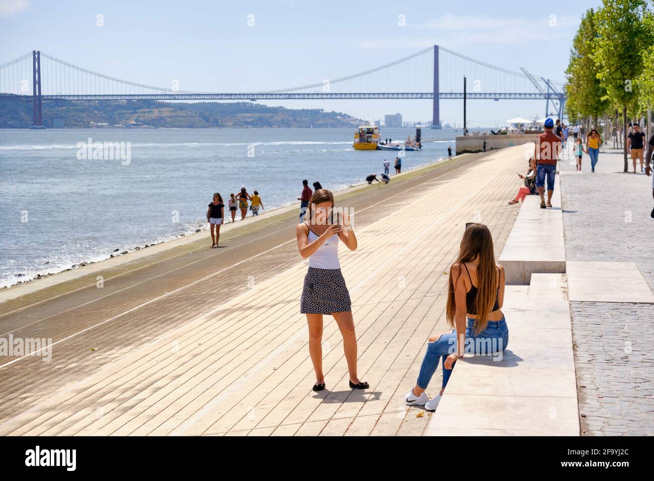 Ribeira das Naus esplanade, le long du Tage. Lisbonne, Portugal Banque D'Images