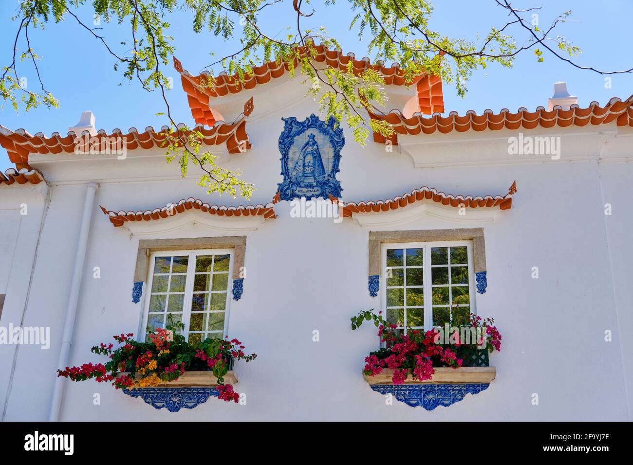 Fenêtres d'une maison traditionnelle. Alcochete, Portugal Banque D'Images