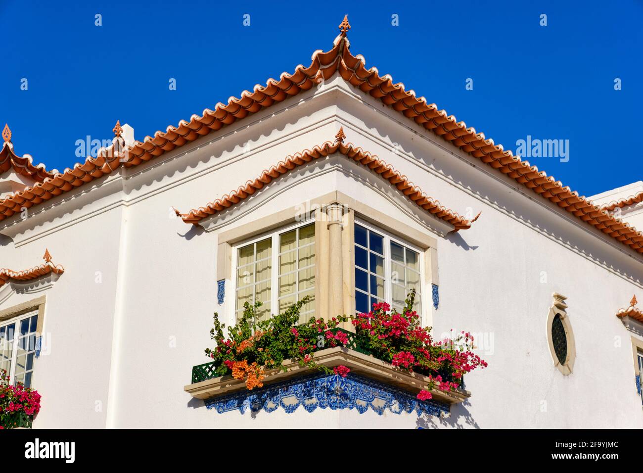 Fenêtres d'une maison traditionnelle. Alcochete, Portugal Banque D'Images