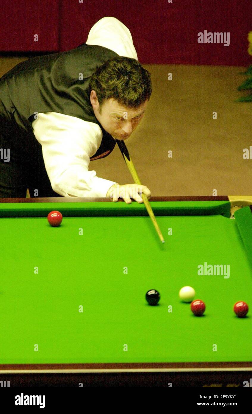 Jimmy White Snooker Player, février 2001 en action pendant les championnats Benson and Hedges Snooker au centre de conférence de Wembley Banque D'Images