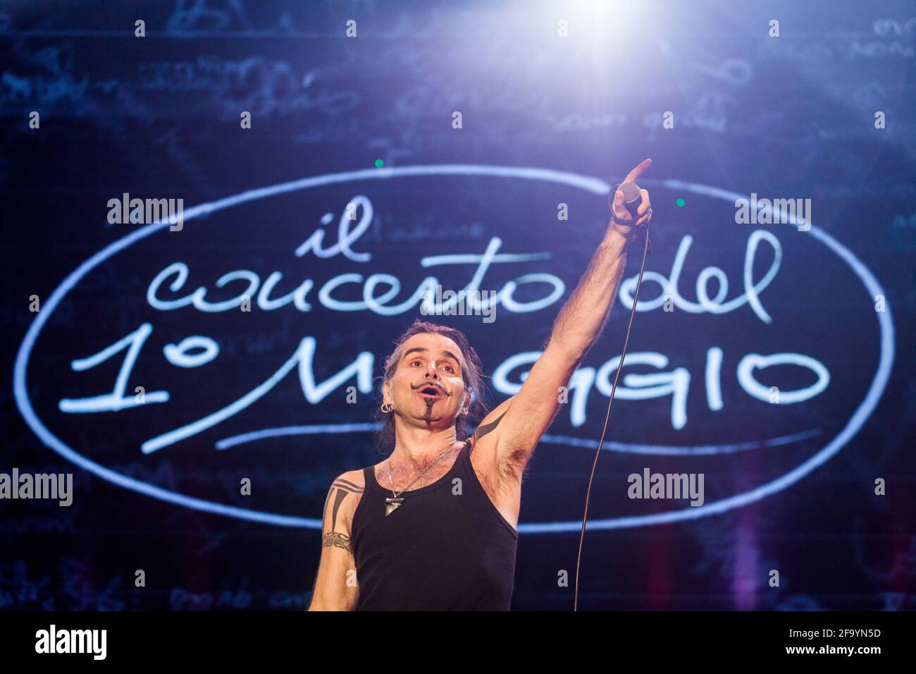 Le chanteur italien Piero Pelù et son groupe se produit au 1er mai concert, Rome 2014 Banque D'Images