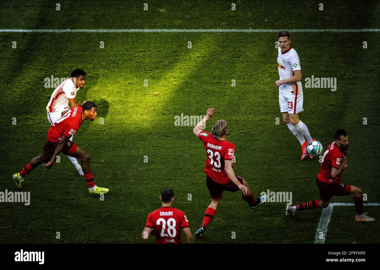 Christopher Nkunku (RBL), Kingsley Ehizibue (Köln) 1. FC Köln contre RB Leipzig 20.04.2021, Fussball, Testspiel; 1. Bundesliga, saison 2020/21 Foto: Mor Banque D'Images