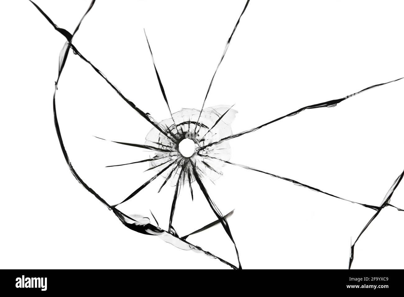L'effet des fissures sur le verre brisé d'un coup d'arme. Un trou dans le verre de la balle Banque D'Images
