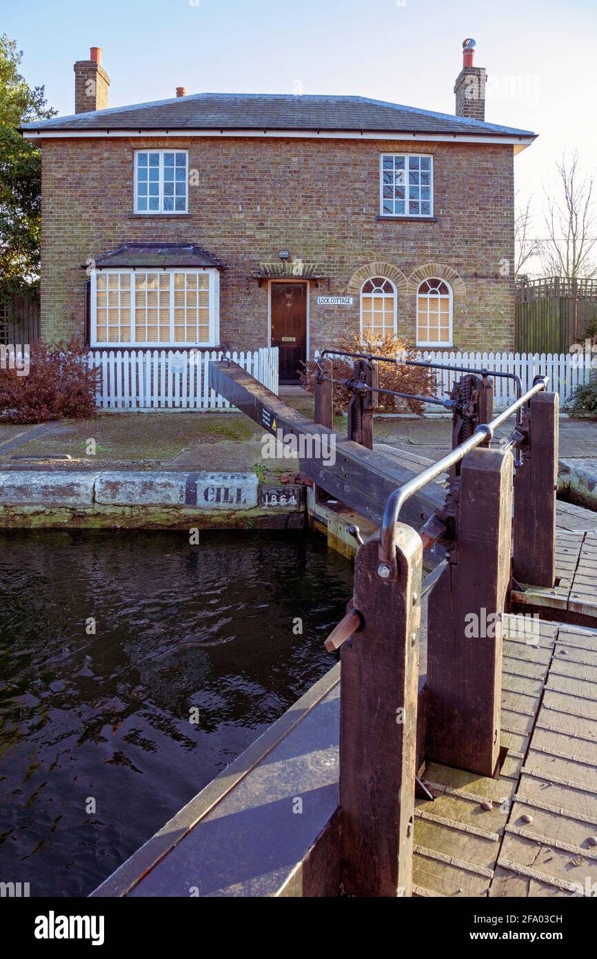 Royaume-Uni, Angleterre, Londres, Hanwell, écluse numéro 92 avec serrure Cottage (ancienne écluse Cottage) Banque D'Images