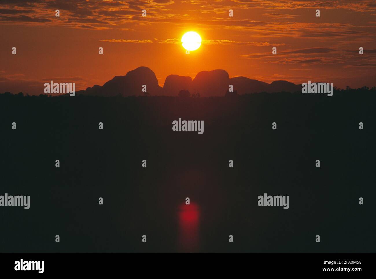 Australie. Territoire du Nord. Région d'Alice Springs. Le Kata Tjuta (Mont Olga) (les Olgas). Coucher de soleil. Banque D'Images