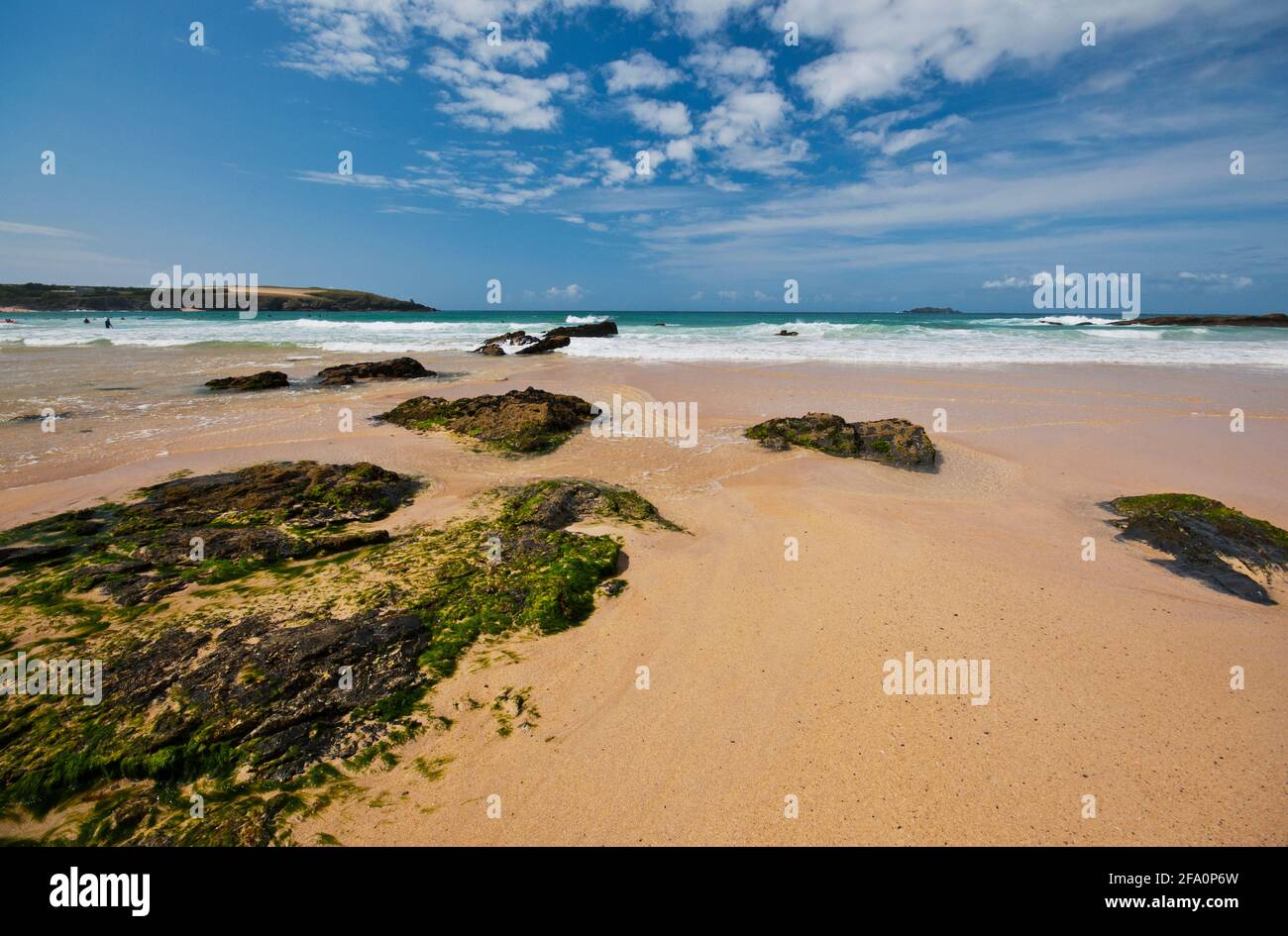 Plage pittoresque de Harlyn Bay près de Padstow dans les Cornouailles, en Angleterre. Populaire auprès des vacanciers et des surfeurs. Banque D'Images