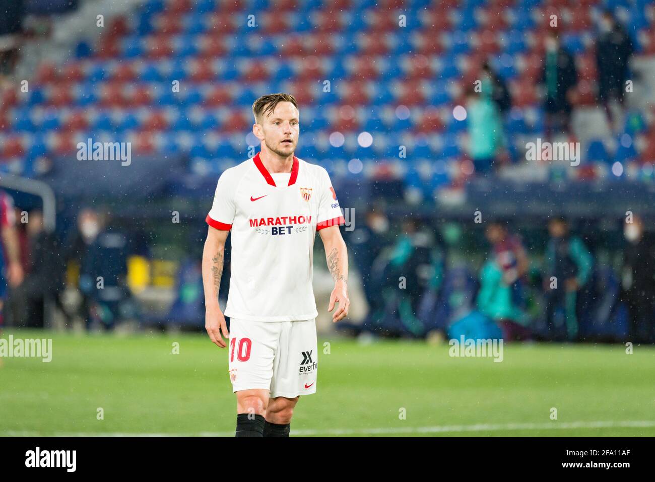 Valence, Espagne. 21 avril 2021. Ivan Rakitique du FC Sevilla vu en action pendant le match de football espagnol de la Liga entre Levante et Sevilla au stade Ciutat de Valencia.(score final; Levante UD 0:1 Sevilla FC) Credit: SOPA Images Limited/Alay Live News Banque D'Images