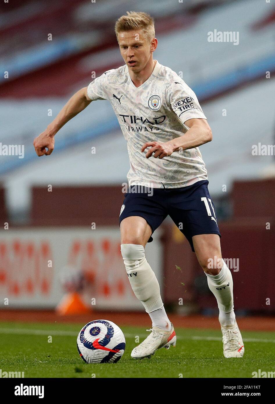 Birmingham, Angleterre, 21 avril 2021. Oleksandr Zinchenko de Manchester City pendant le match de la Premier League à Villa Park, Birmingham. Le crédit photo doit être lu : Darren Staples / Sportimage Banque D'Images