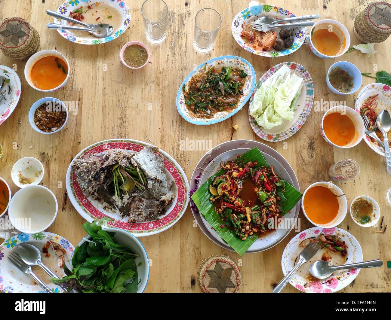 Après l'alimentation. Vue de dessus de la vraie nourriture Esans. Cuisine thaïlandaise du nord-est de la Thaïlande. Le cliché original. Banque D'Images