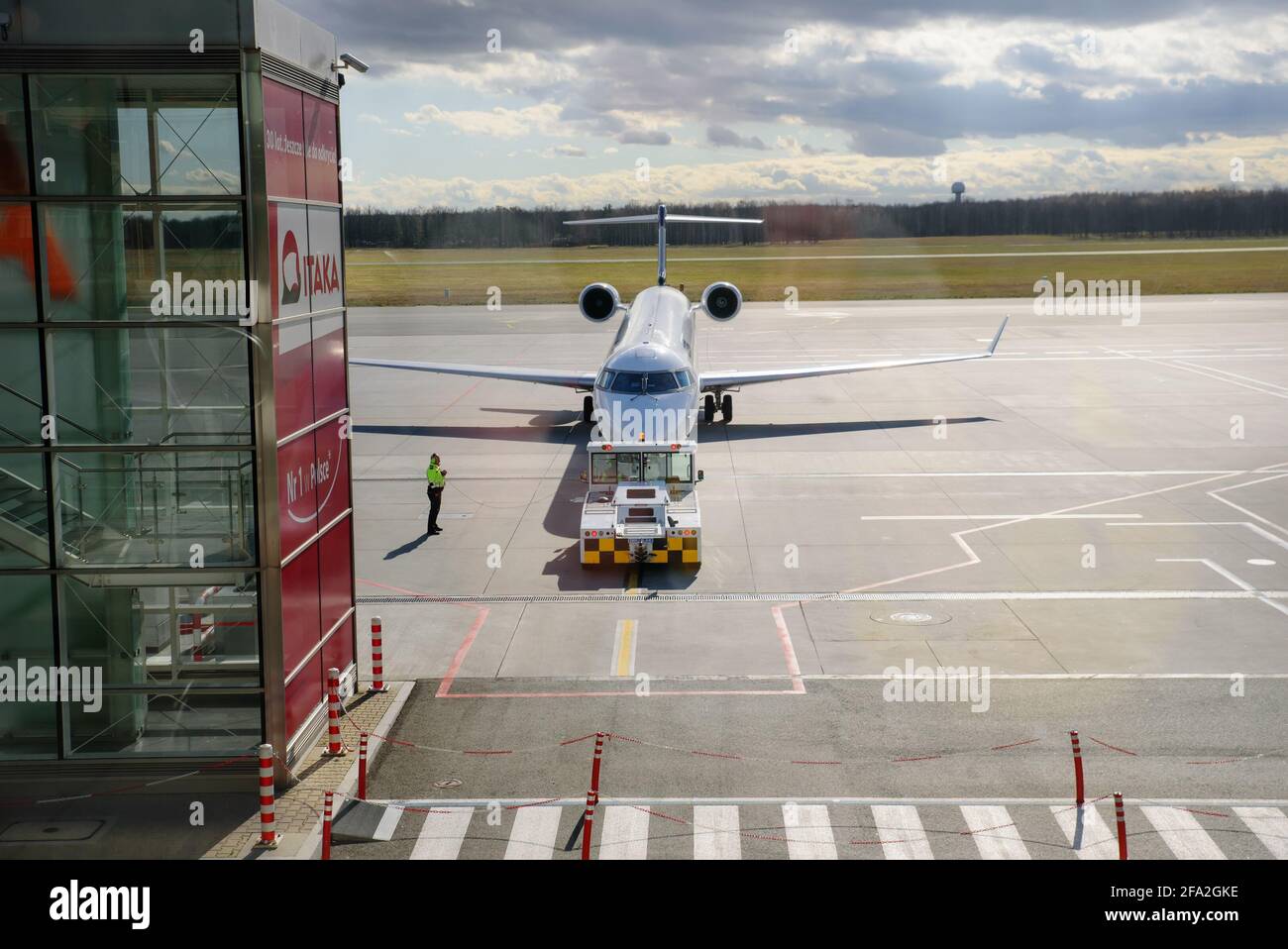 Wroclaw, Pologne - 12 mars 2020. LOT polonais arilines jet arrivant à l'aéroport de Copernic Wroclaw. Banque D'Images