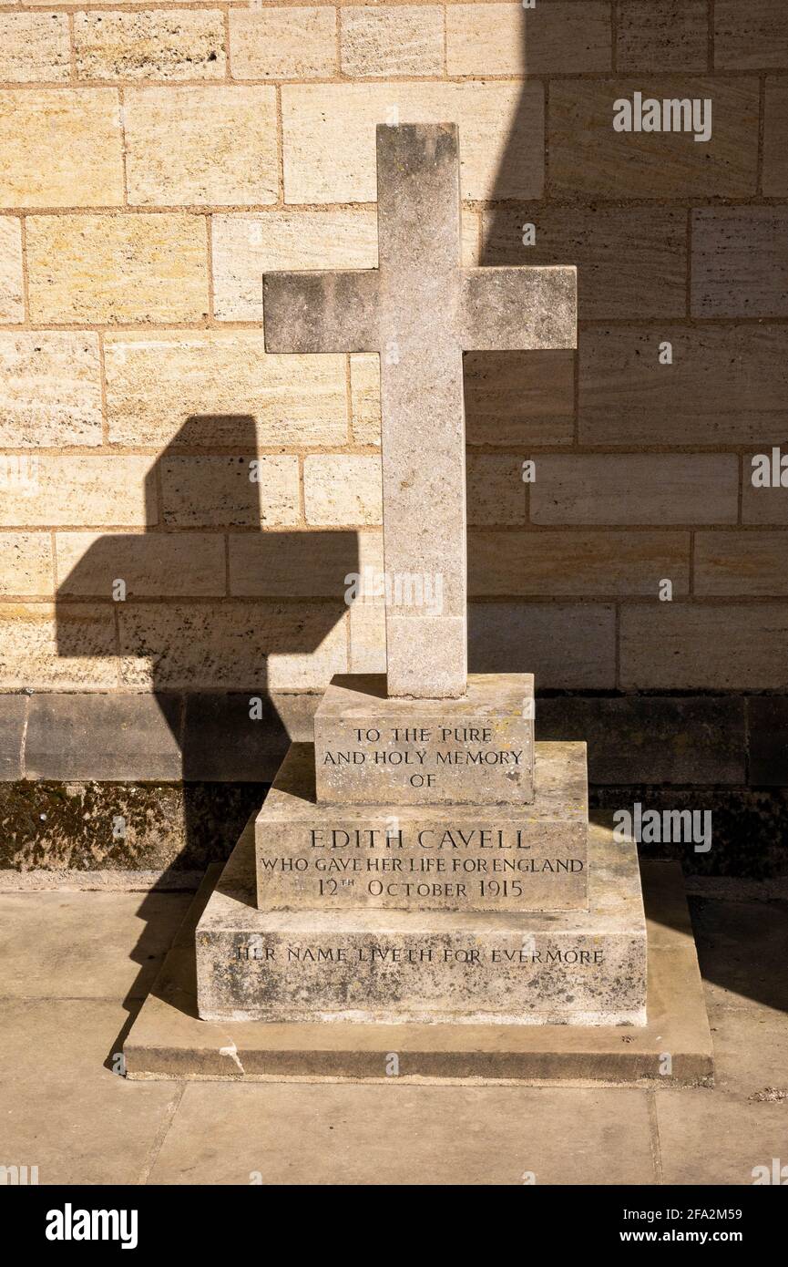 Norwich City Cathedral GroundsHeroine Edith Cavell inhumation place Banque D'Images