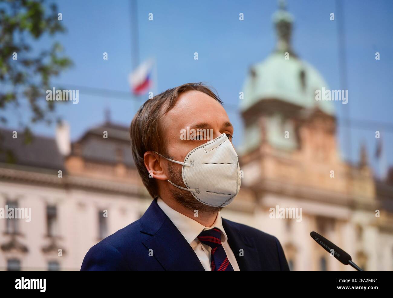 Prague, République tchèque. 22 avril 2021. Le ministre tchèque des Affaires étrangères Jakub Kulhanek assiste à la conférence de presse qui se tient à Prague, en République tchèque, le 22 avril 2021. Selon le personnel actuel de l'ambassade tchèque à Moscou, le ministre des Affaires étrangères Jakub Kulhanek (CSSD) a déclaré à des journalistes que la République tchèque plafera le nombre de diplomates russes à Prague. Crédit : Roman Vondrous/CTK photo/Alay Live News Banque D'Images