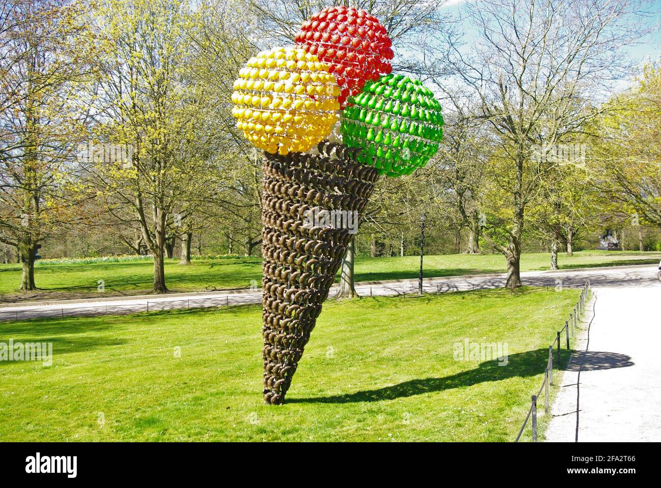Tutti Frutti, sculpture de Joana Vasconcelos au Yorkshire Sculpture Park, Wakefield, Yorkshire Banque D'Images