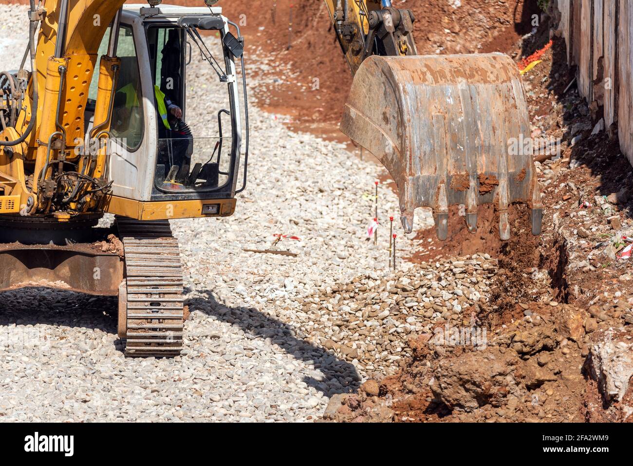 Un bulldozer effectuant une opération de terrassement Banque D'Images