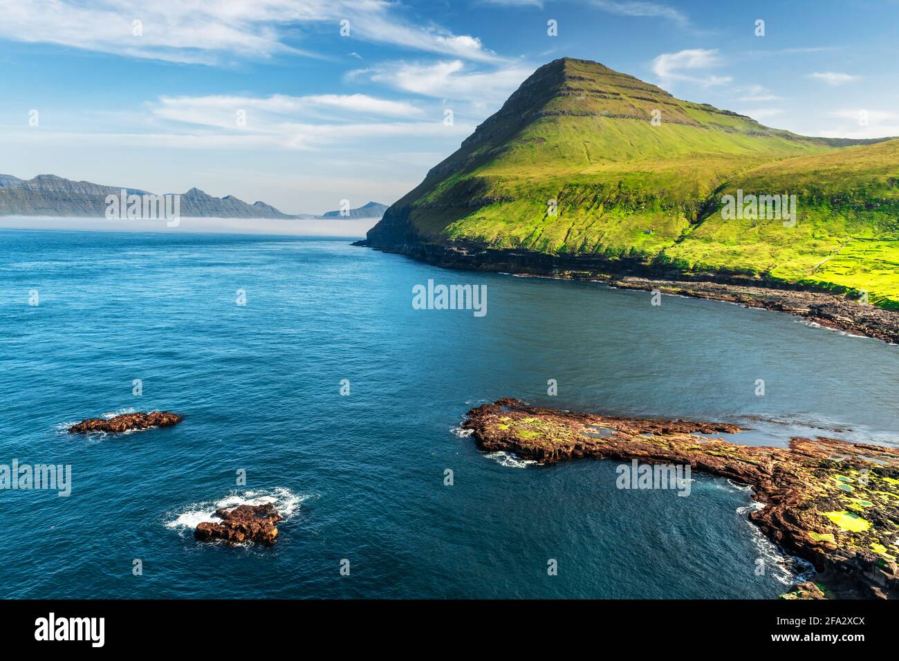 Vue pittoresque sur les îles vertes de faroese Banque D'Images